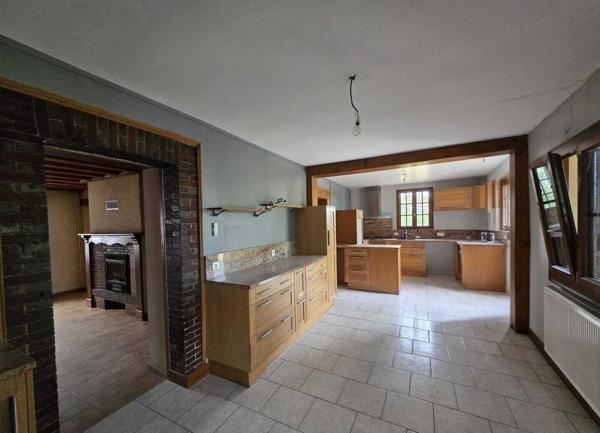 Ensemble immobilier à fort potentiel, Maison + hangars + T2 et jardin