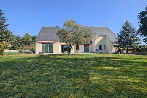 Villa contemporaine de plain-pied avec dépendance sur 2 000 m²