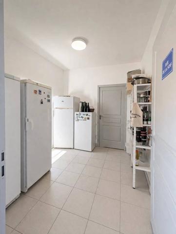 Villa contemporaine de plain-pied avec dépendance sur 2 000 m²