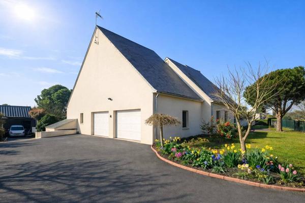 Villa contemporaine de plain-pied avec dépendance sur 2 000 m²