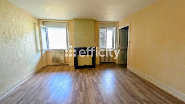 Maison
         7 pièces
        - 236 m² Exclusivité 400 000 € *