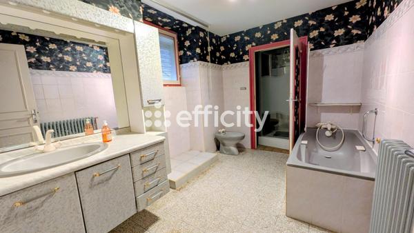 Maison
         7 pièces
        - 236 m² Exclusivité 400 000 € *