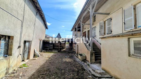 Maison
         7 pièces
        - 236 m² Exclusivité 400 000 € *