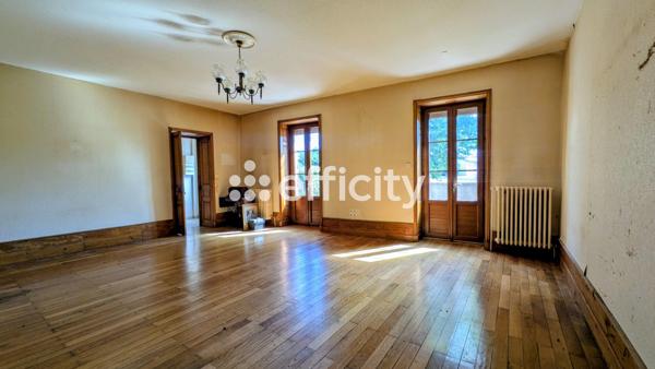 Maison
         7 pièces
        - 236 m² Exclusivité 400 000 € *