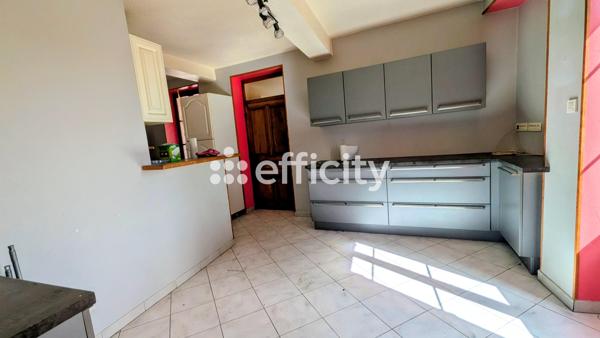 Maison
         7 pièces
        - 236 m² Exclusivité 400 000 € *
