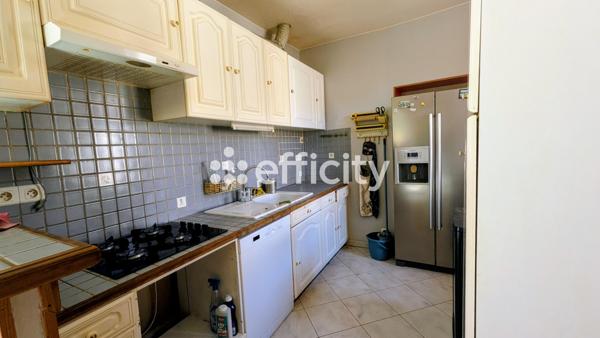 Maison
         7 pièces
        - 236 m² Exclusivité 400 000 € *