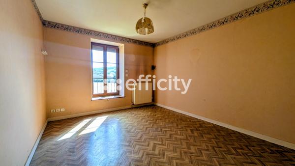 Maison
         7 pièces
        - 236 m² Exclusivité 400 000 € *