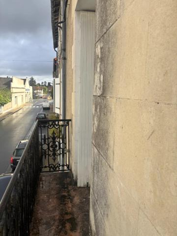 Maison ancienne divisée en 4 appartements