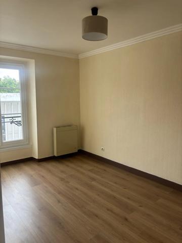 Maison ancienne divisée en 4 appartements