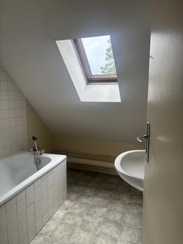 Maison ancienne divisée en 4 appartements