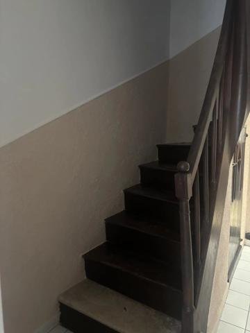 Maison ancienne divisée en 4 appartements