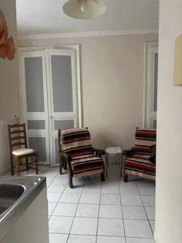 Maison ancienne divisée en 4 appartements