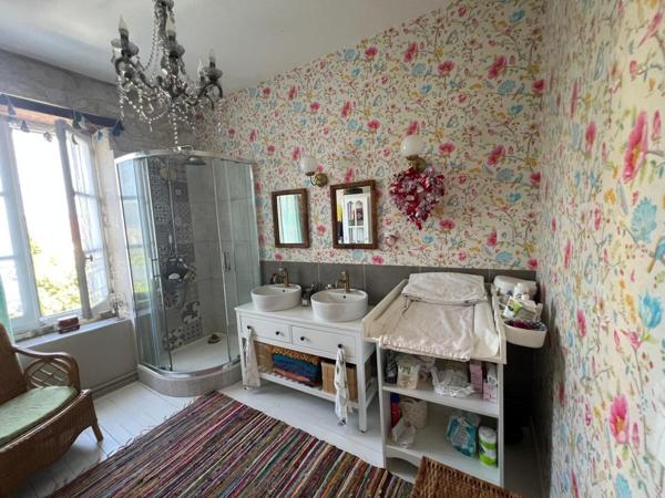 Appartement à SAINT-JEAN-D'ANGELY, 17400 - 5 pièces 127m²