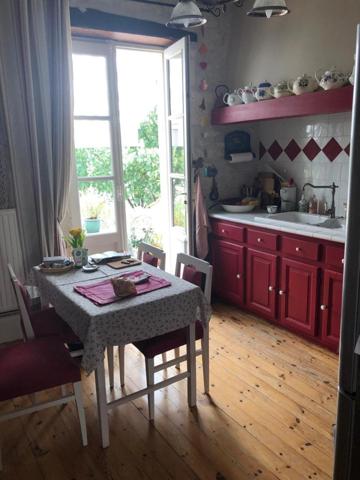 Appartement à SAINT-JEAN-D'ANGELY, 17400 - 5 pièces 127m²