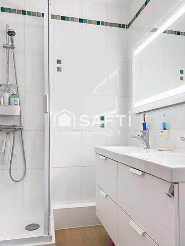 Appartement en dernier étage - Balcon - Parking - Cave