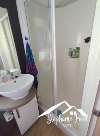 Investissez dans le calme : terrain avec mobil home et potentiel locatif.