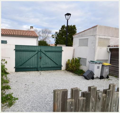 Maison à vendre 6 pièces SAINT CLEMENT DES BALEINES (17), piscine et jacuzi