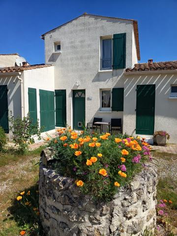 SAINT PIERRE D'OLERON - Charmante maison proche océan avec parking et cour privative
