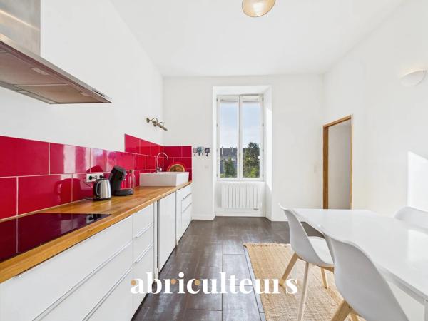 Bel appartement de 94m2 — Traversant et lumineux DPE C 3 Chambres spacieuses Cave et Grenier Nantes Proche rue de la bastille