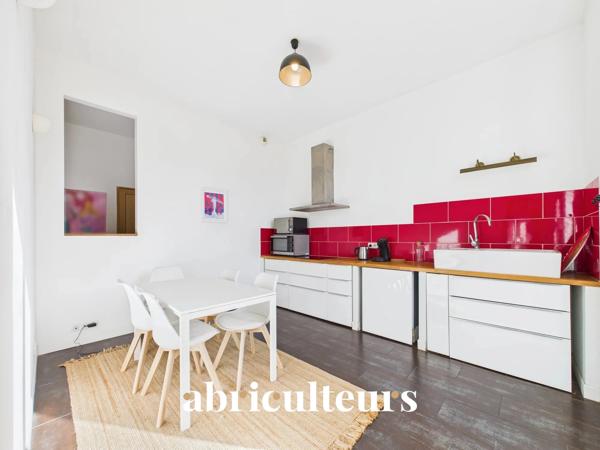Bel appartement de 94m2 — Traversant et lumineux DPE C 3 Chambres spacieuses Cave et Grenier Nantes Proche rue de la bastille