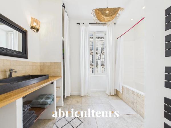 Bel appartement de 94m2 — Traversant et lumineux DPE C 3 Chambres spacieuses Cave et Grenier Nantes Proche rue de la bastille