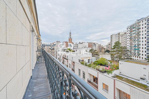 RARE 2 pièces avec balcon filant