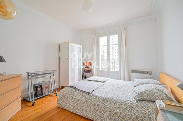 RARE 2 pièces avec balcon filant