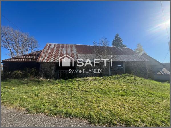 Grange de 200 m2 environ avec étable, terrain de 1860 m2.
