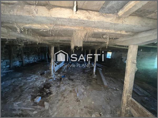 Grange de 200 m2 environ avec étable, terrain de 1860 m2.