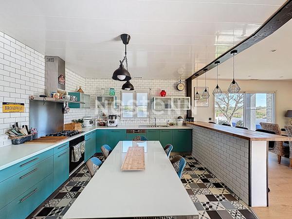 Maison de plain-pied à Nougaroulet 6 pièces 175 m2 avec piscine