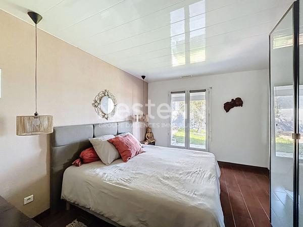 Maison de plain-pied à Nougaroulet 6 pièces 175 m2 avec piscine