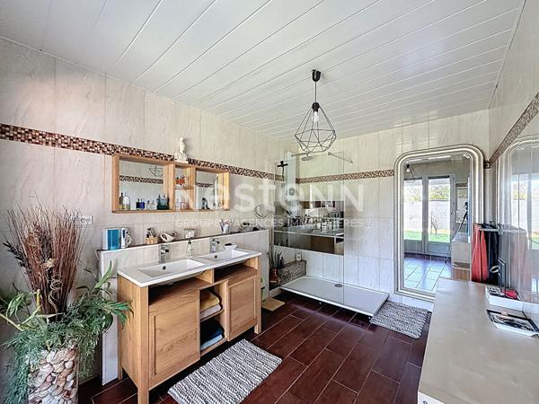 Maison de plain-pied à Nougaroulet 6 pièces 175 m2 avec piscine