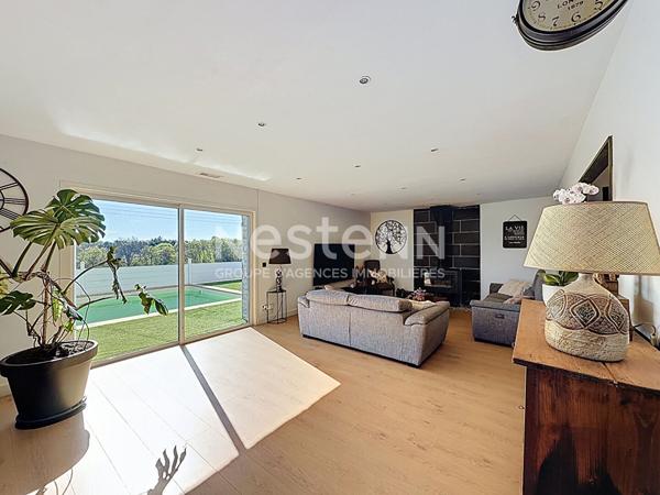 Maison de plain-pied à Nougaroulet 6 pièces 175 m2 avec piscine