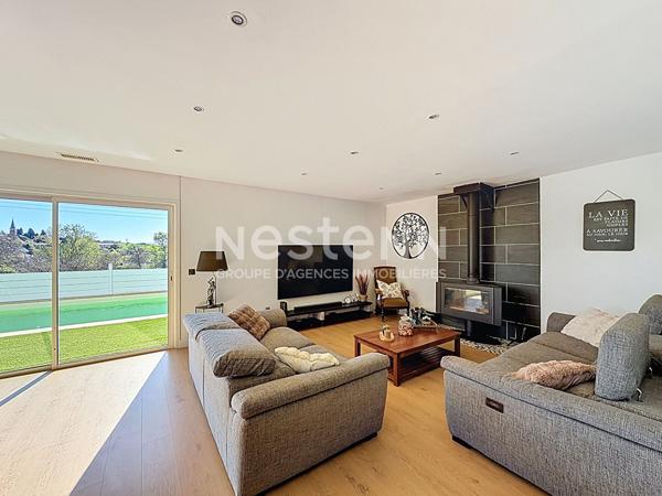 Maison de plain-pied à Nougaroulet 6 pièces 175 m2 avec piscine