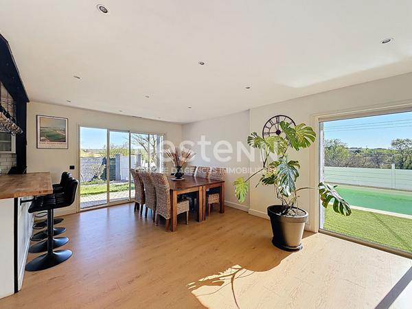 Maison de plain-pied à Nougaroulet 6 pièces 175 m2 avec piscine