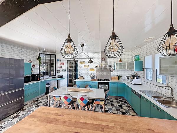 Maison de plain-pied à Nougaroulet 6 pièces 175 m2 avec piscine