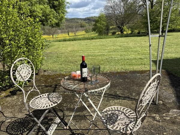 Vue imprenable sur la campagne! Charmante maison en pierre avec gîte et grange