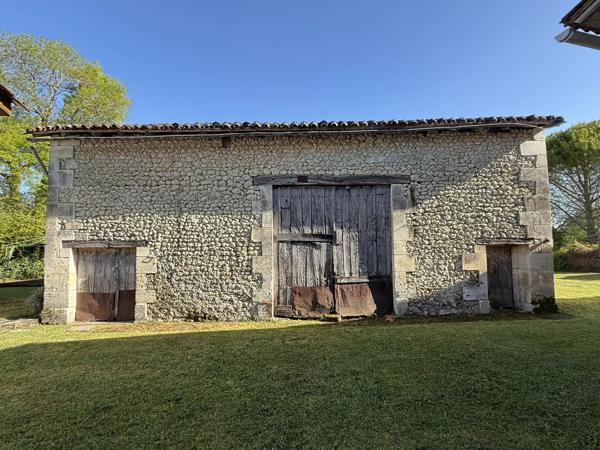 Vue imprenable sur la campagne! Charmante maison en pierre avec gîte et grange