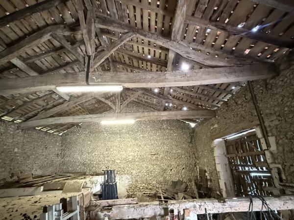 Vue imprenable sur la campagne! Charmante maison en pierre avec gîte et grange
