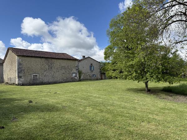 Vue imprenable sur la campagne! Charmante maison en pierre avec gîte et grange