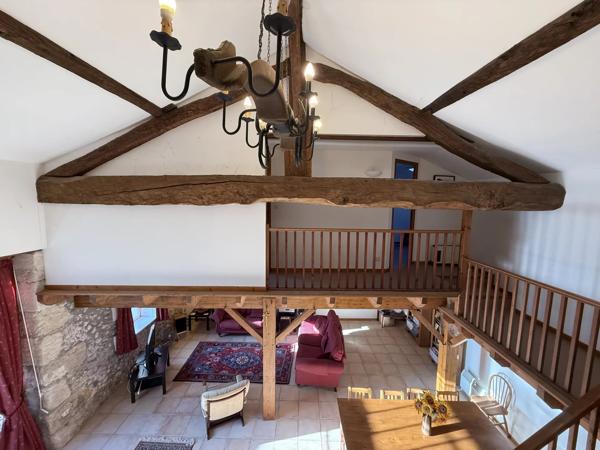 Vue imprenable sur la campagne! Charmante maison en pierre avec gîte et grange