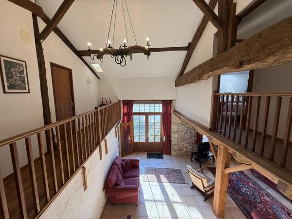 Vue imprenable sur la campagne! Charmante maison en pierre avec gîte et grange