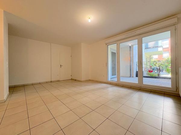 Vente                                                      Appartement
                        
                     2 pièces                      47 m2                     à Créteil