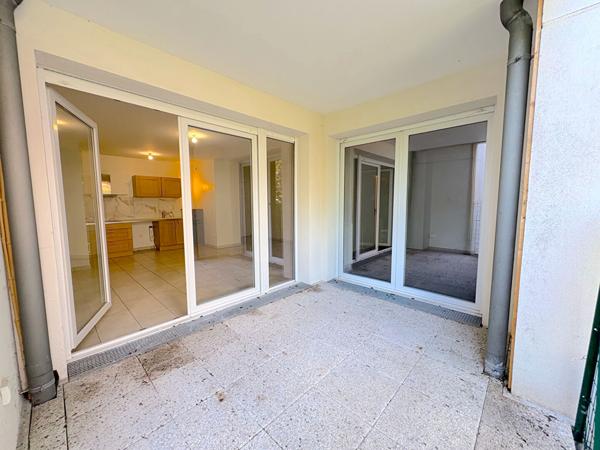 Vente                                                      Appartement
                        
                     2 pièces                      47 m2                     à Créteil