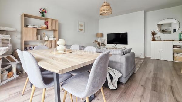 Plein centre-ville et AU CALME dans résidence récente, sécurisée et très bien tenue, TRE BEL APPARTEMENT type F2 de 50 m2 environ au 1er étage sur 4 AVEC ASCENSEUR. 

Entrée, beau séjour LUMINEUX avec balcon, cuisine ouverte.
Espace nuit bien distinct avec WC, rangements, salle d'eau et chambre avec placard.

BOX PRIVATIF au sous-sol.

Idéalement situé proche commerces à pied et grandes promenades en bord de Seine, un TRES BEL APPARTEMENT bien agencé et DECO au goût du jour  ! AUCUN TRAVAUX à PREVOIR !

Petites charges de copro : 110 euros/mois

A visiter en priorité !