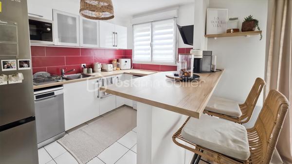 Plein centre-ville et AU CALME dans résidence récente, sécurisée et très bien tenue, TRE BEL APPARTEMENT type F2 de 50 m2 environ au 1er étage sur 4 AVEC ASCENSEUR. 

Entrée, beau séjour LUMINEUX avec balcon, cuisine ouverte.
Espace nuit bien distinct avec WC, rangements, salle d'eau et chambre avec placard.

BOX PRIVATIF au sous-sol.

Idéalement situé proche commerces à pied et grandes promenades en bord de Seine, un TRES BEL APPARTEMENT bien agencé et DECO au goût du jour  ! AUCUN TRAVAUX à PREVOIR !

Petites charges de copro : 110 euros/mois

A visiter en priorité !