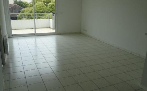Appartement à louer    3 pièces • 66 m2 Aire-sur-l'Adour