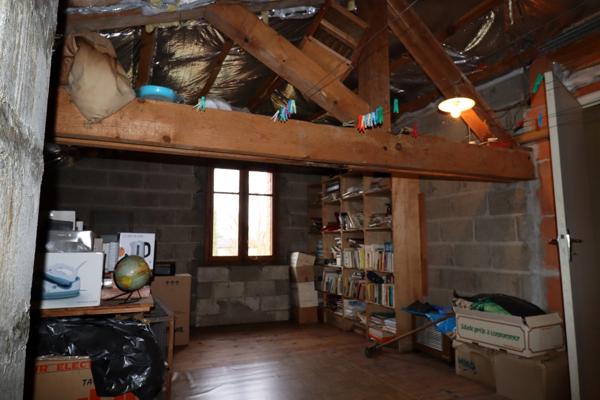 Jolie villa de 117 m² à fort potentiel avec un beau terrain arboré à CURCIAT DONGALON (01)