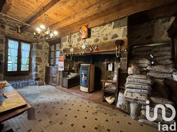 Maison 5 pièces de 140 m² à Marmanhac (15250)