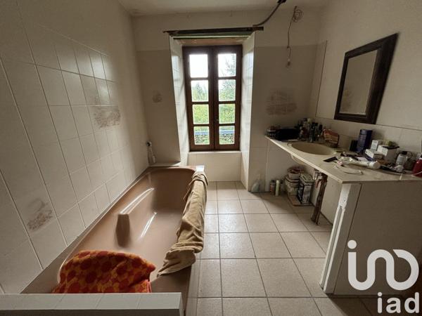 Maison 5 pièces de 140 m² à Marmanhac (15250)